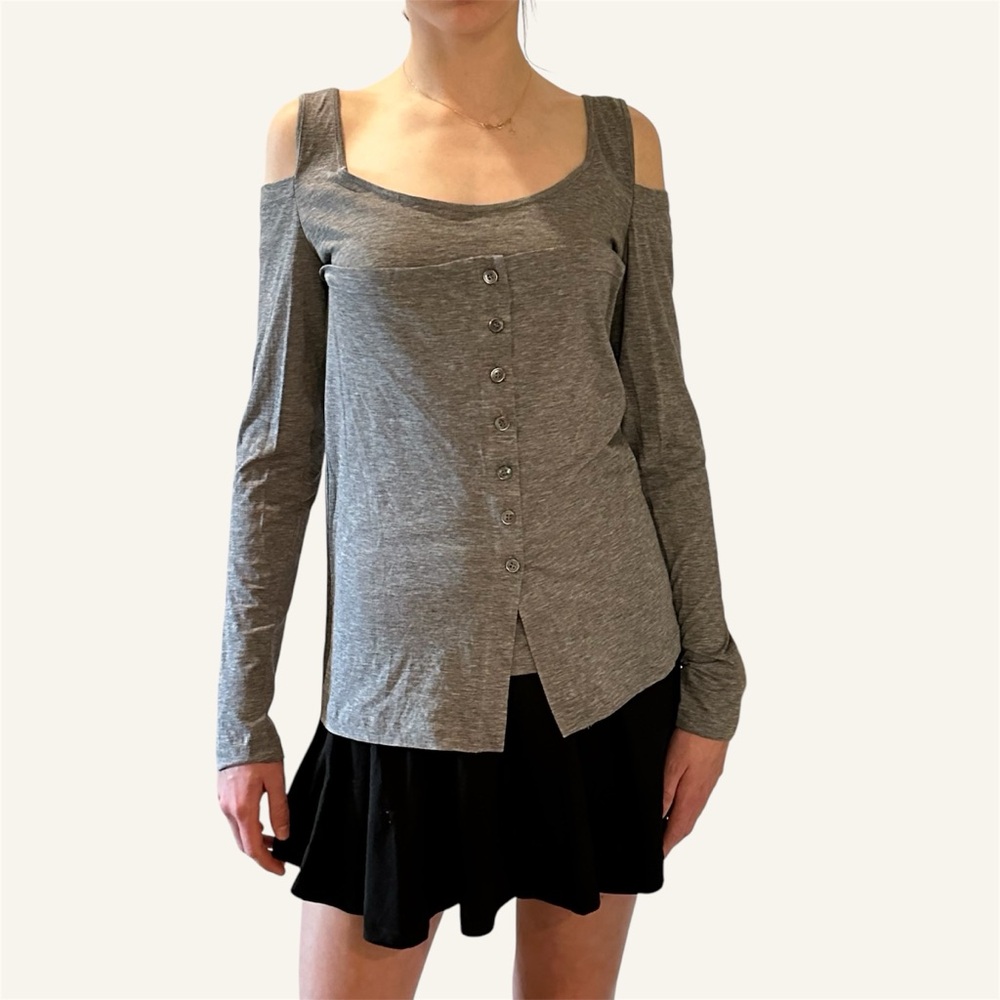 MORGANE LE FAY NWOT Gray Cold Shoulder Top🌸